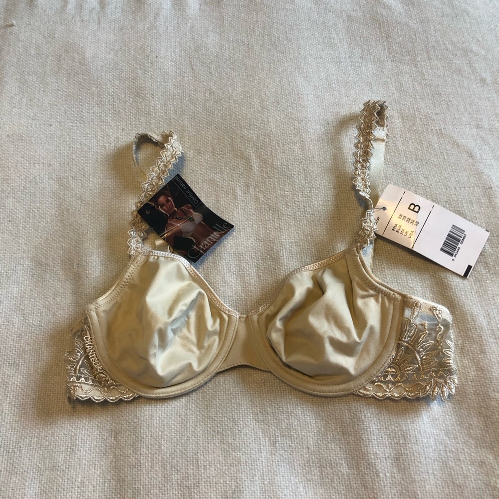Chantelle bra size 32B NWT